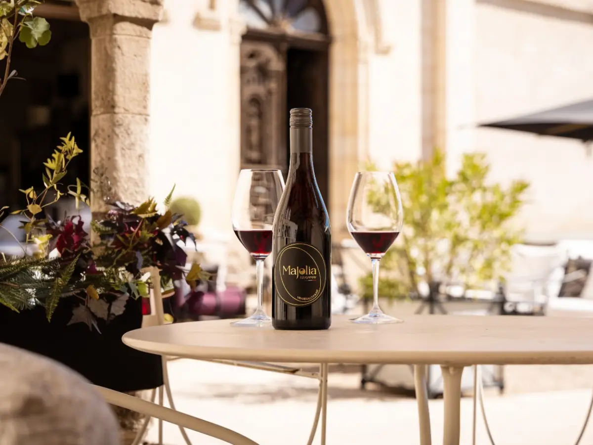 Can Beaujolais' Gamay survive without alcohol?